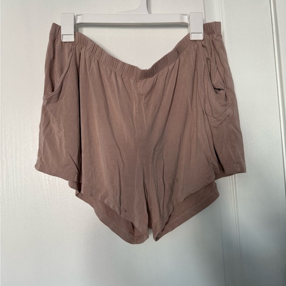 Kyte BABY Tan Athletic Shorts Lightweight Relaxed Fit - Picture 1 of 6